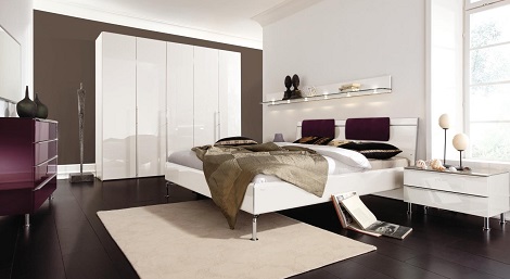 Hulsta Metis Plus voordeel combinatie  met glas wit hoogglans slaapkamer 5 deurs kast nachtkast twee laden modern paars commode theo bot
